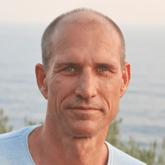 Porträtfoto von Tom Sietas, Apnoe-Legende und Stresscoach, Speaker beim DALK 2026